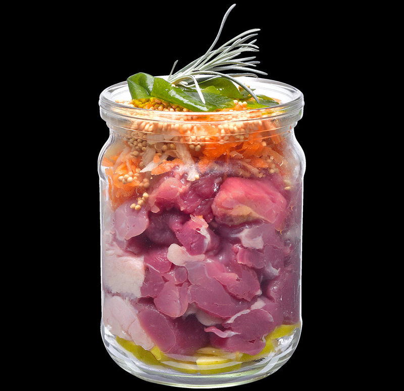 Холистична консервирана храна за кучета Brit Fresh Duck with Millet със 66% прясно патешко месо, 8% просо и 4% моркови 0.400 кг.