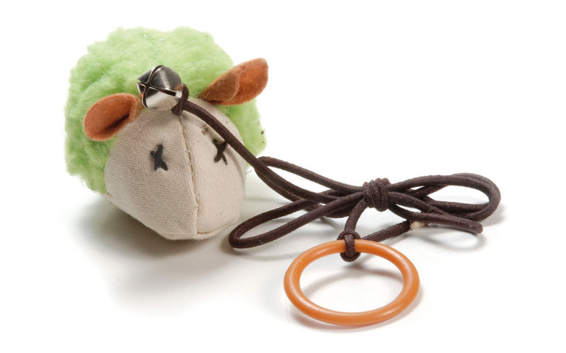 Котешка играчка Record мишка с въженце 16 см.  Зелен