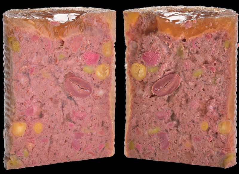 Холистична консервирана храна за кучета Brit Fresh Turkey with Peas със 68% прясно пуешко месо, 4% елда и 4% грах 0.400 кг. 2