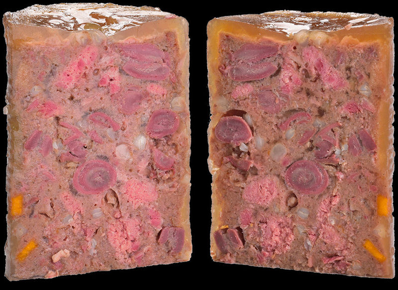 Холистична консервирана храна за кучета Brit Fresh Chicken with Sweet Potato с 48% прясно пилешко месо, 28% пуешко и 5% сладки картофи 0.400 кг.