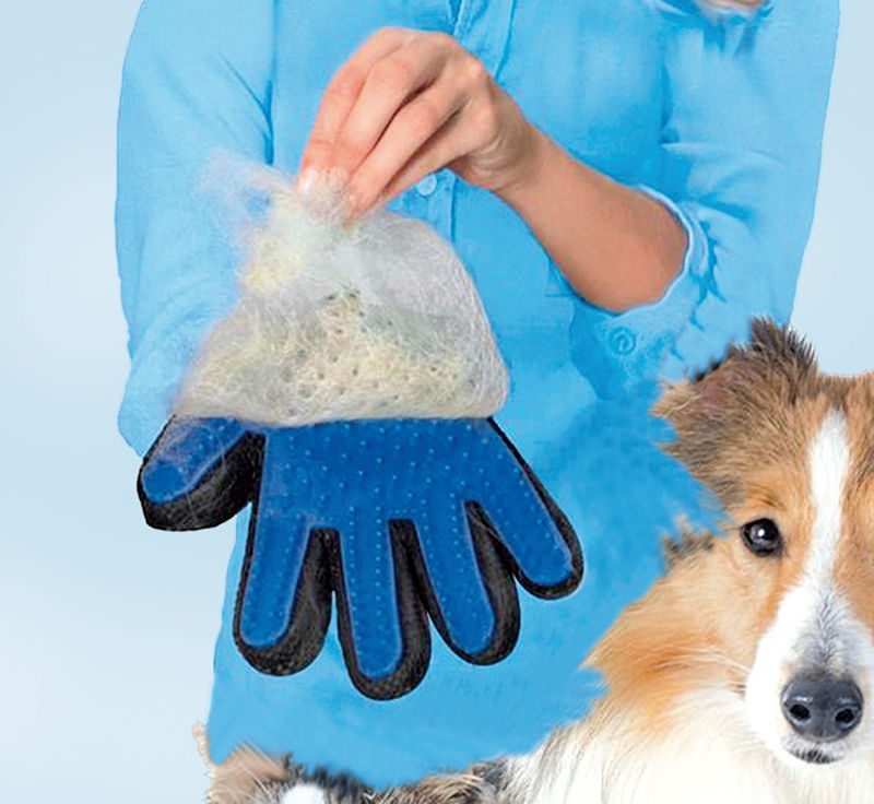 Гумена ръкавица за разресване на кучета и котки Record син